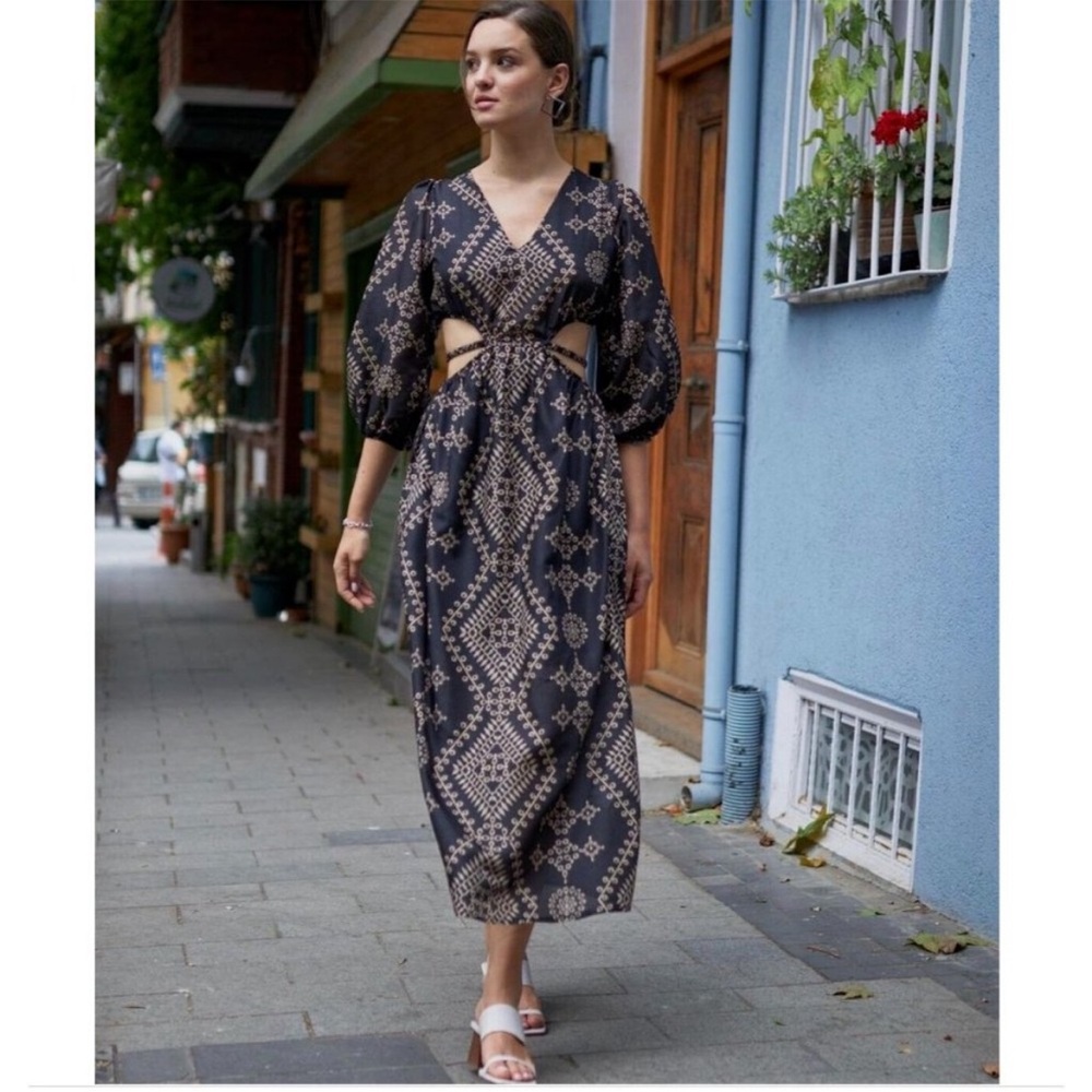 Zara Black and Cream Patterned Midi Dress